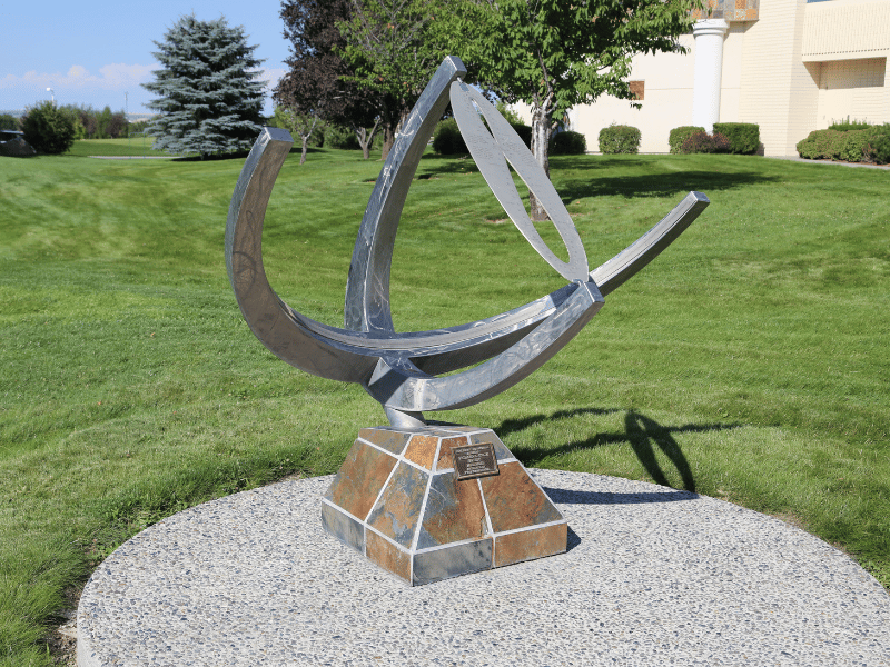 Analemmic sundial on the Herrett front lawn